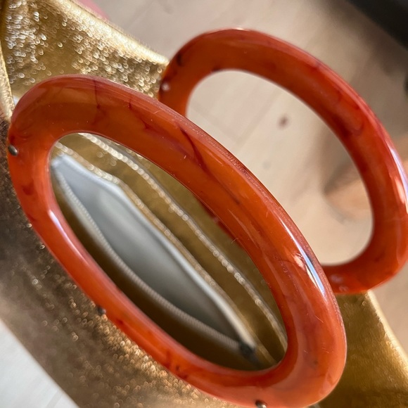 Mod Style gold 60’s style round handle gold metallic hand tote square flat - Picture 5 of 10